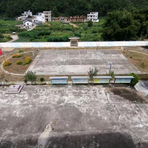 2020年10月南山小学跑道和球场改建情况图片