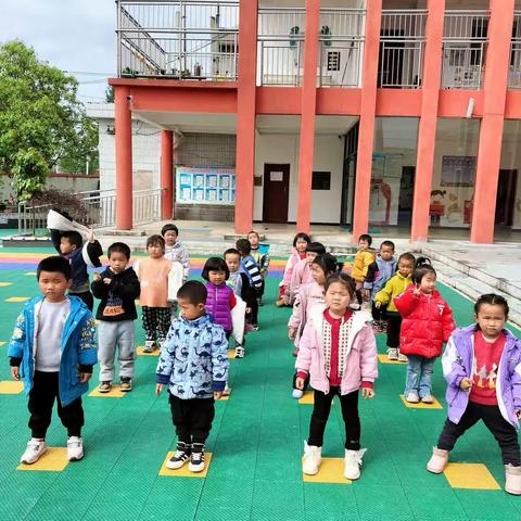 黄平县旧州镇石牛幼儿园小班第十周精彩回顾