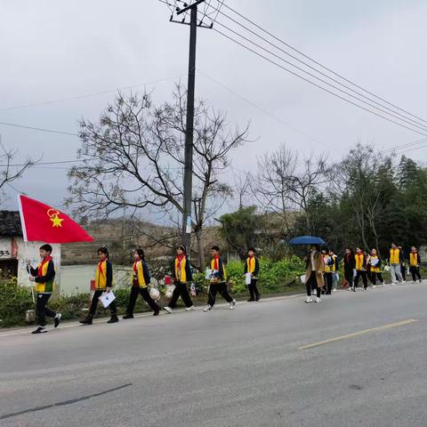 “情系三月学雷锋 敬老院里送温暖”