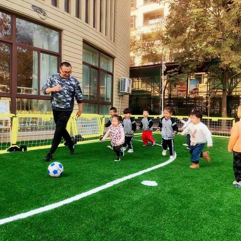 足球⚽大小将——泊里中心幼儿园小五班11月家长助教