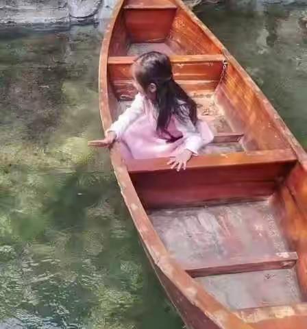 轻解罗裳，独上兰舟