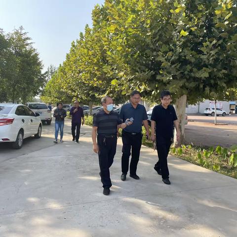 保障安全无小事 落实责任重于山---县教育局安全科一行来我镇进行安全检查工作