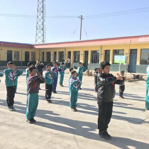 阳光少年，“武”动校园－小岭乡土门小学千字文武术操汇报演出