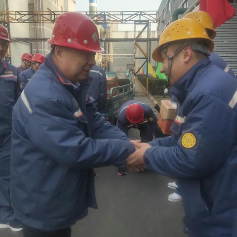 大年初一送温暖   浓浓关怀暖人心