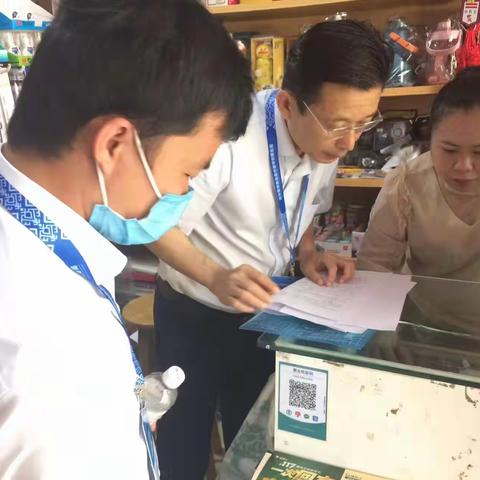 县审批局开展出版物年度核验上门服务工作，助力审批提时效