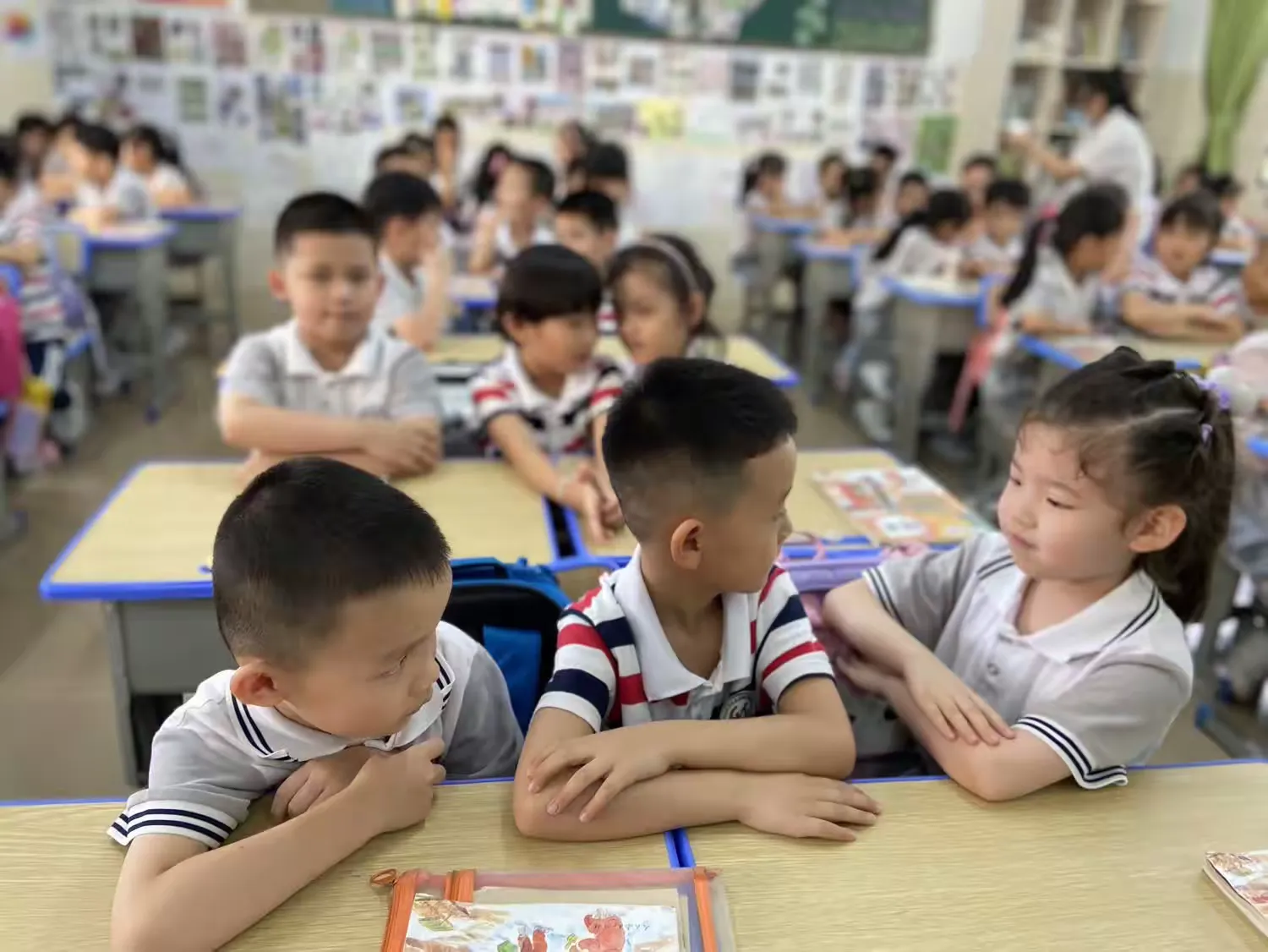 简篇-向快乐出发——农垦二小携手海南省农垦总局机关幼儿园知和行分园开展小幼衔活动
