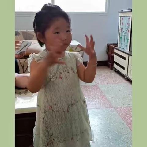 彩霞幼儿园小一班五一假期的精彩生活