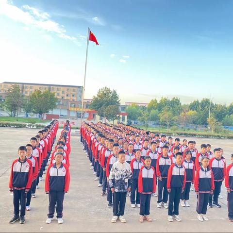 任重道远需策马     风劲潮涌早扬帆 ——相沟中学举行九年级学生表彰暨动员大会