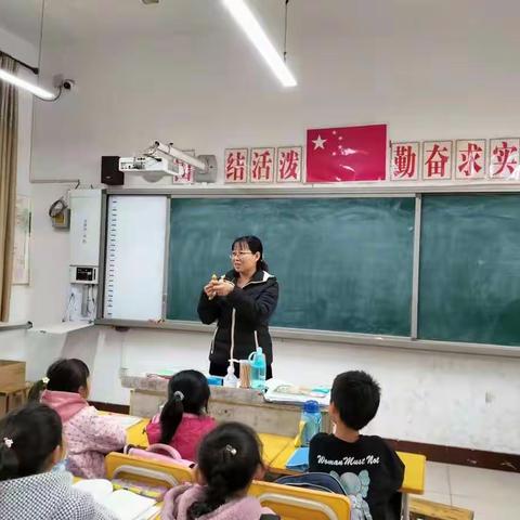 新学期新征程    领导听课＂忙＂——诗经村学区半截河小学