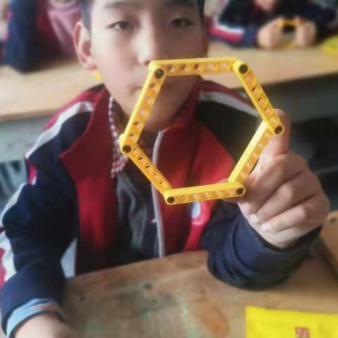 “爱科学 、学科学、 用科学”—宁陵县第三实验小学科技组件社团