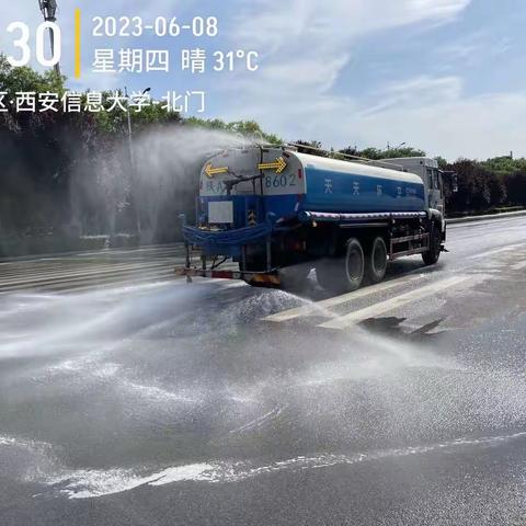 减雾治霾不停歇，道路冲洗不间断