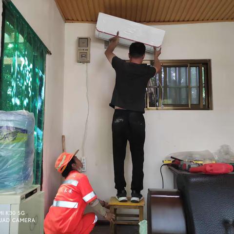 炎炎夏日送清凉 关爱环卫沁人心