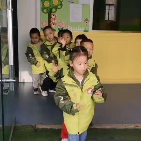 家家乐幼儿园小班秋游活动一一走进秋天，走进大自然