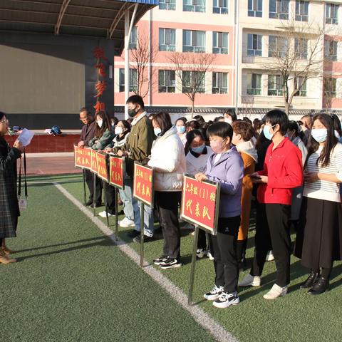 《凝心聚力燃激情，趣味运动展风采》