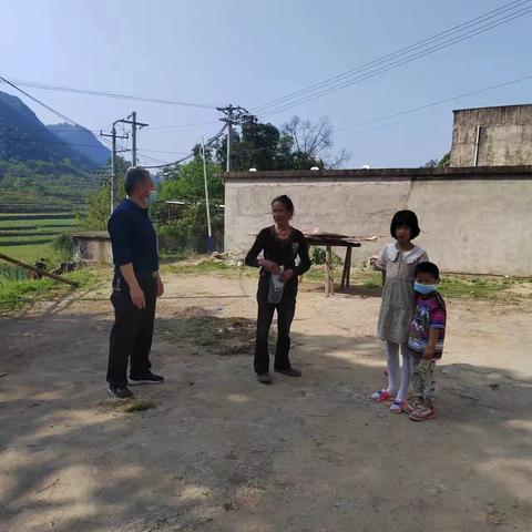 狮子镇东山小学“下基层察民情解民忧暖民心”实践活动