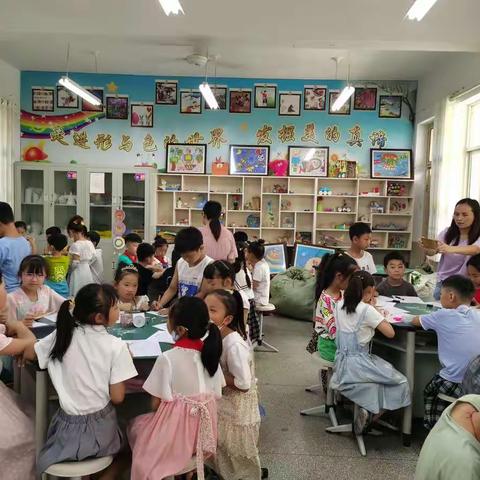 走进形与色的世界，发掘美的真谛！----城关镇中心小学进行科学实验测试。