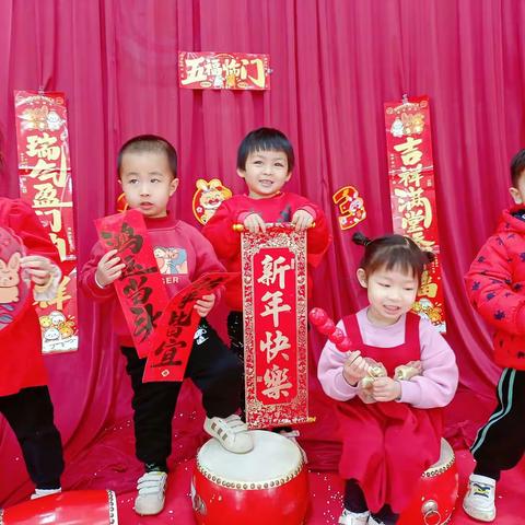 幸福迎元旦，萌娃庆新年”2023年龙门县龙潭镇铁岗中心幼儿园元旦主题活动———小一班小朋友给您拜年啦！