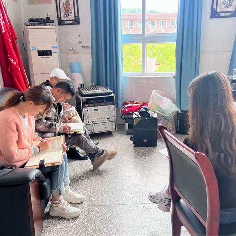 艺体齐飞，教研先行—弹子学校艺体组教研活动