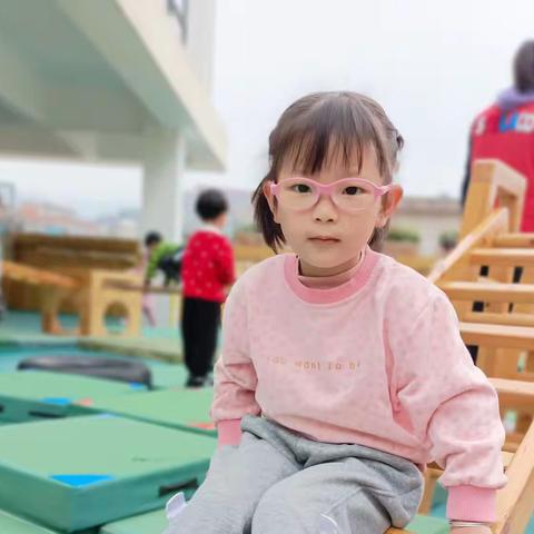 彩虹花幼儿园小二班——林芷瑶