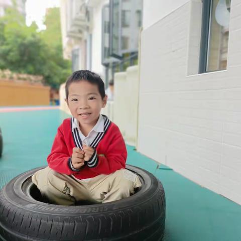 彩虹花幼儿园小二班——雷宋辉