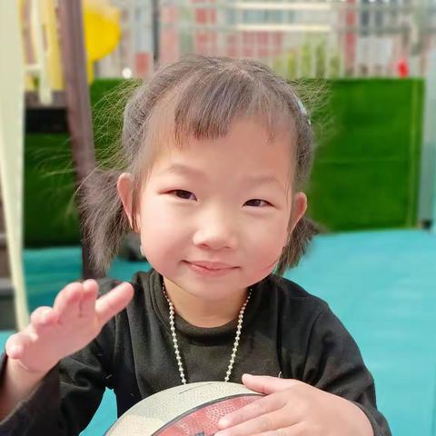 彩虹花幼儿园小二班——黄彦晴