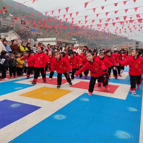 天星镇贝贝星幼儿园庆元旦  迎新年亲子活动