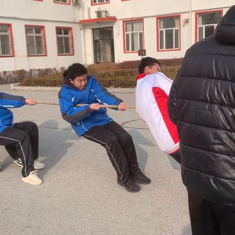 🔥寒风中热火朝天的拔河比赛🔥