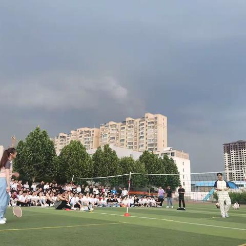 汝州二高高二二段举办“风羽同舟杯”羽毛球活动