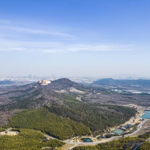 登祖堂山顶遥看牛首山