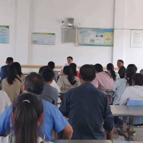 家校合一，共促成长——记界圩小学六年级家长会