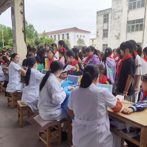 灌云县界圩小学体检有序进行中