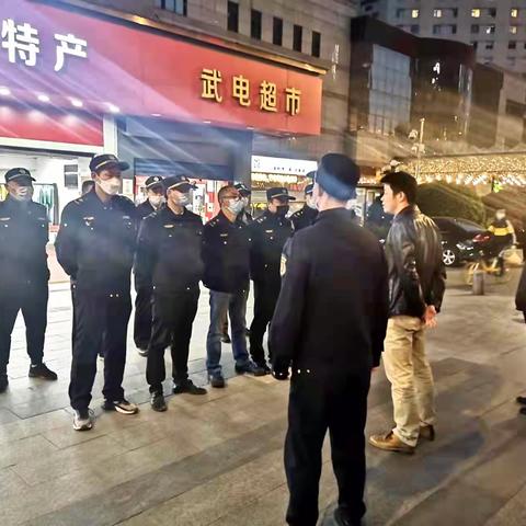 夜间整治不停歇，城市管理不打烊