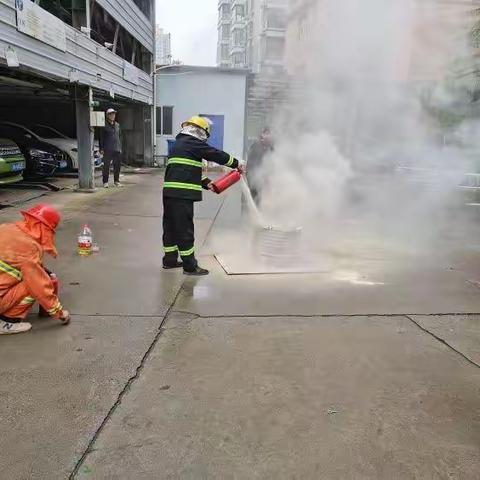 联志社区退役军人服务站开展消防演练活动