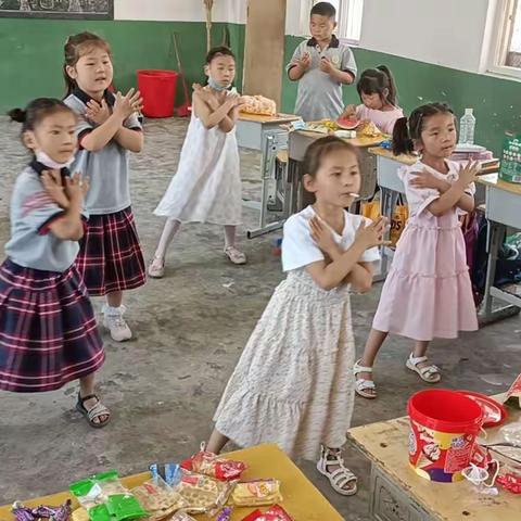 六一来啦——总管中心小学一年级室内大联欢