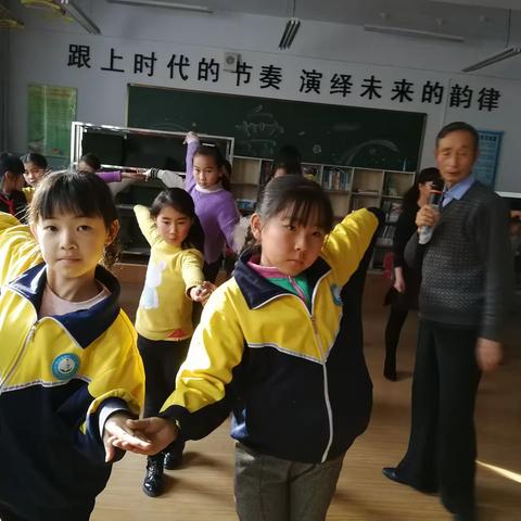 黄家寨镇中心学校少年宫舞蹈班活动剪影