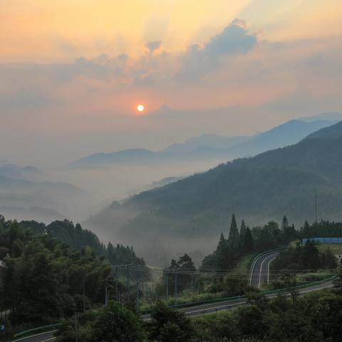 日出中原红胜火