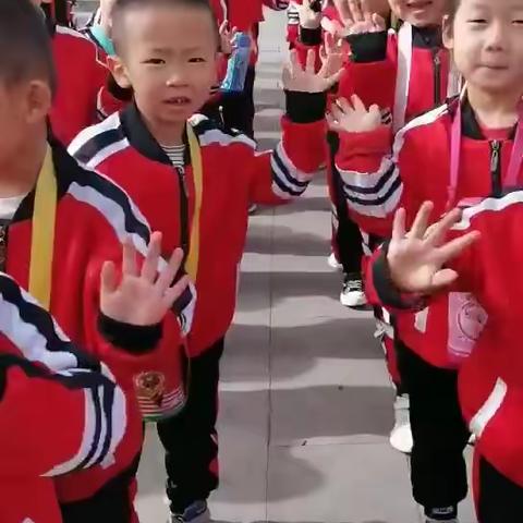 艺术幼儿园“观百年文化，传红色基因”     研学活动