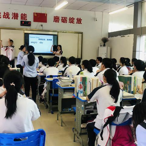 以教促学 引领方向——记海口市教培院罗家富老师莅临海口黄冈金盘高级中学指导教学工作