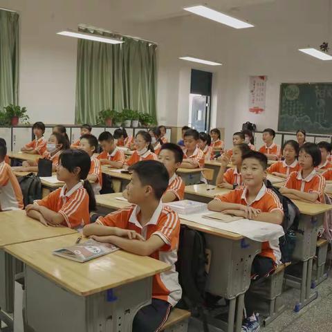 2022届教室文化评选，记录2205班的同学们认真可爱的样子