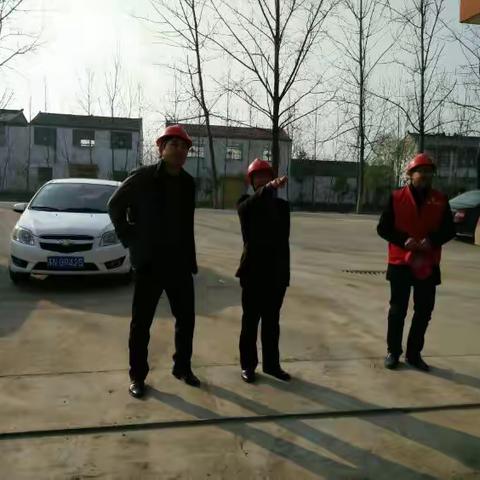 卓局长到洋北小学综合楼工地检查