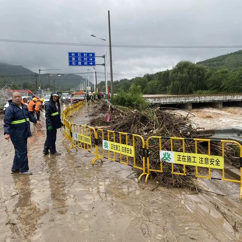 济南暴雨来袭｜公路应急抢险部在行动