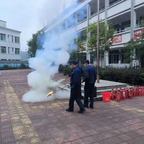 消防在我心，安全永相伴——新桥中心学校举行消防演练活动