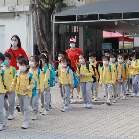 我与小学“零距离”—记六约学校幼小衔接参观活动报道