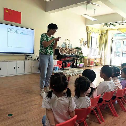 阳光幼儿园小二班手工活动吹泡泡