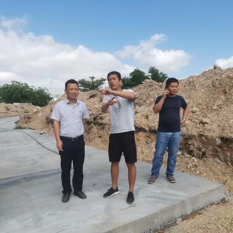 吉阳区副区长何书凯到吉阳区高标准农田建设项目施工现场指导项目推进工作