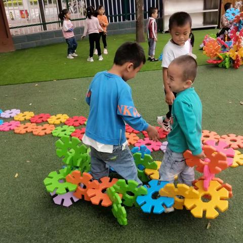 广饶街道锦湖幼儿园中三班——大型雪花片