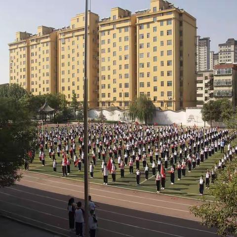 “喜迎二十大，永远跟党走”——2022年梁山县第一实验小学教育集团一实小校区举行入队仪式