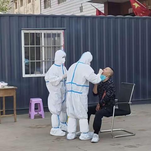 快递防疫不松懈 为民服务不打烊