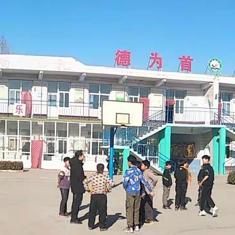 常家庄小学迎元旦篮球赛