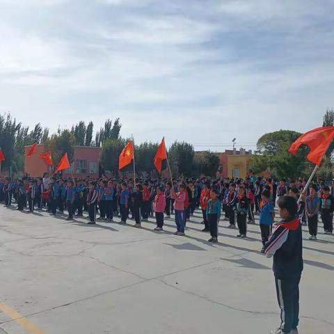 铁热木镇10村小学《童心向党，快乐成长》为主题队仪式